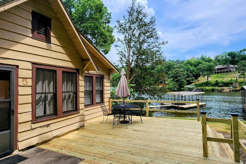 #05 - Lakefront Two Bedroom Cottage- Pet Friendly Hot Springs Dış mekan fotoğraf
