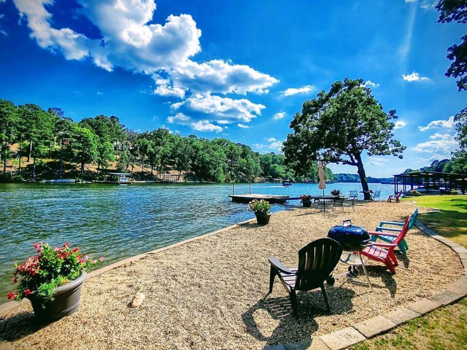 #05 - Lakefront Two Bedroom Cottage- Pet Friendly Hot Springs Dış mekan fotoğraf