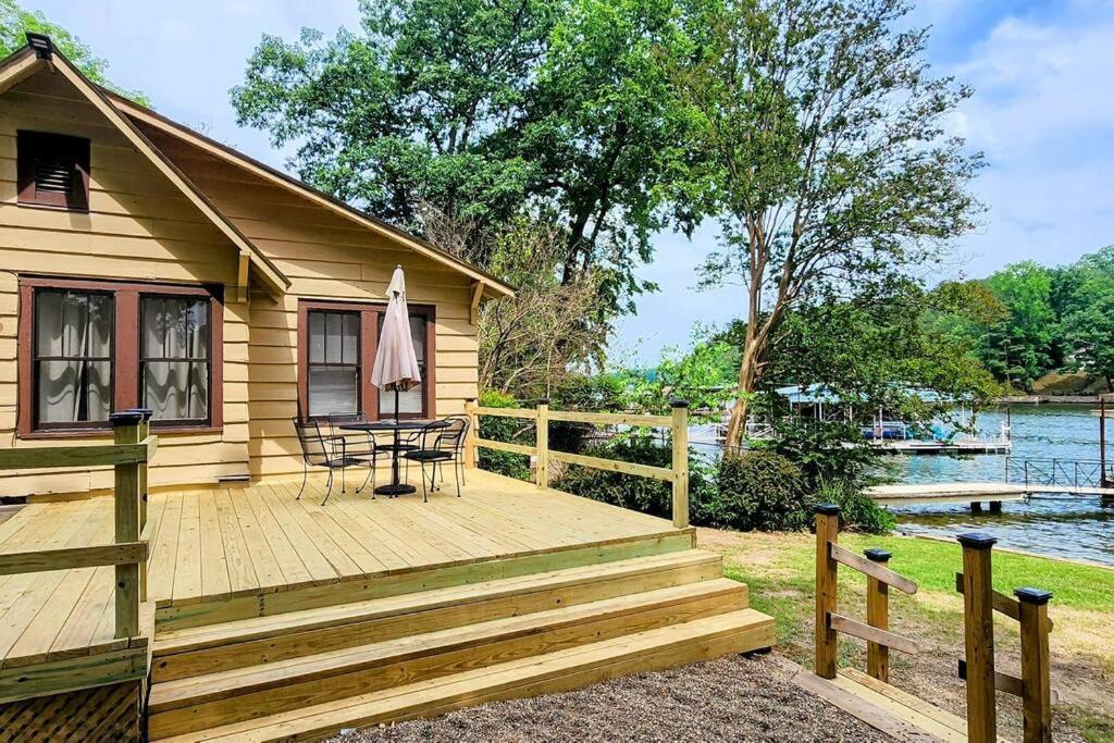 #05 - Lakefront Two Bedroom Cottage- Pet Friendly Hot Springs Dış mekan fotoğraf