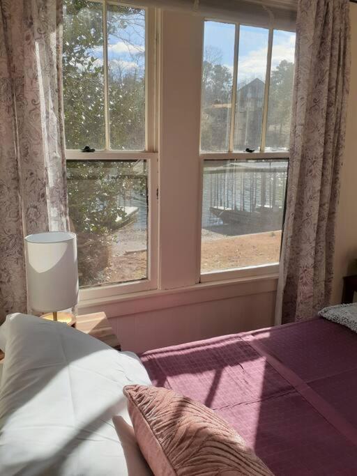 #05 - Lakefront Two Bedroom Cottage- Pet Friendly Hot Springs Dış mekan fotoğraf