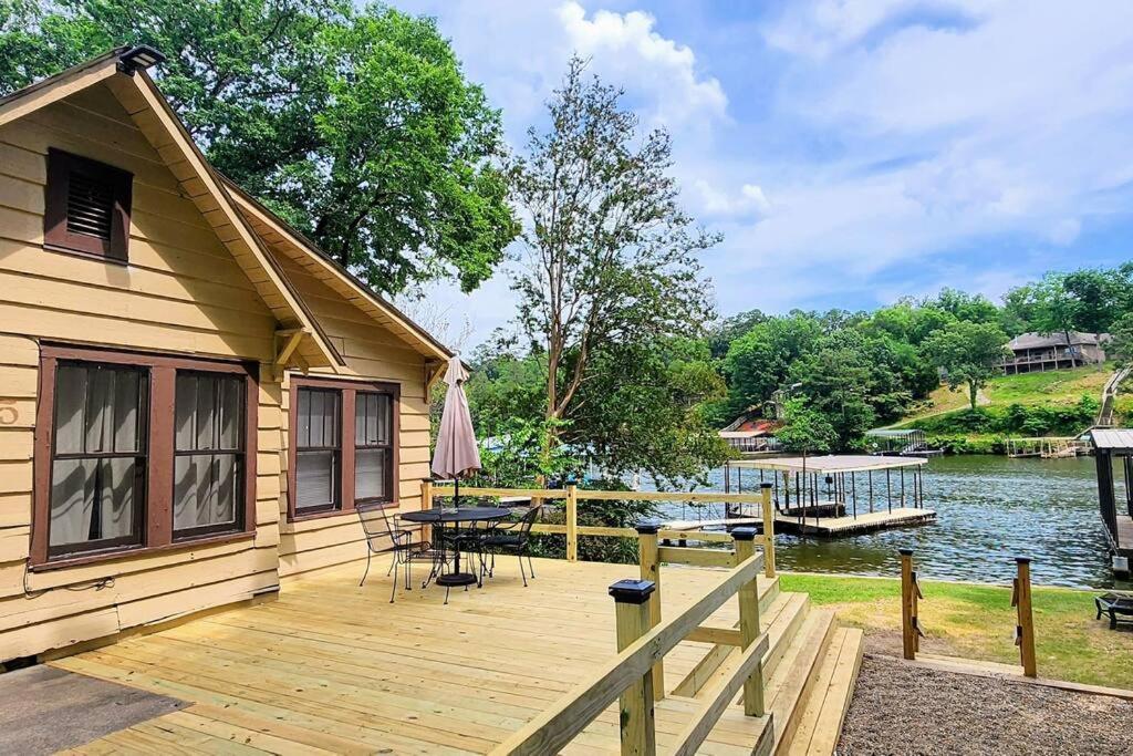 #05 - Lakefront Two Bedroom Cottage- Pet Friendly Hot Springs Dış mekan fotoğraf