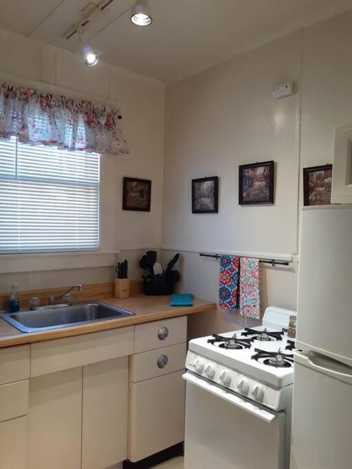 #05 - Lakefront Two Bedroom Cottage- Pet Friendly Hot Springs Dış mekan fotoğraf